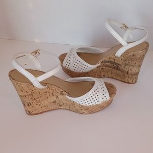 Arizona Jean Co. White Wedge Sandal Size 8.5